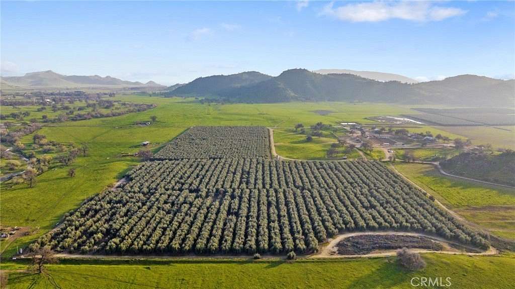 467 Acres of Agricultural Land for Sale in Woodlake, California