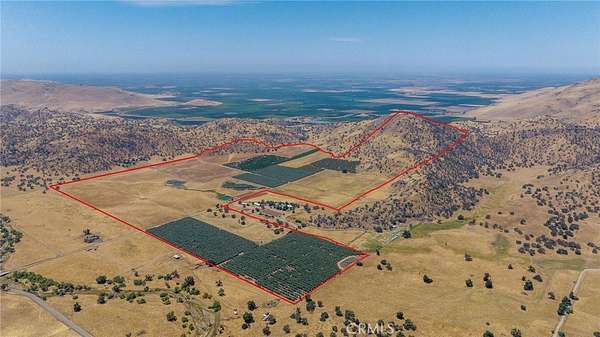 467 Acres of Agricultural Land for Sale in Woodlake, California