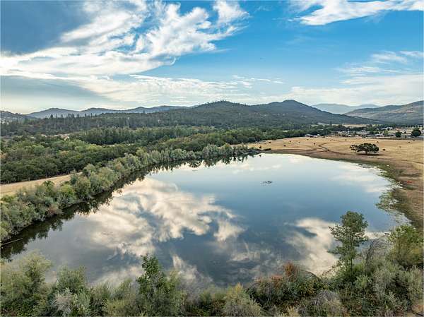 236 Acres of Agricultural Land for Sale in Eagle Point, Oregon