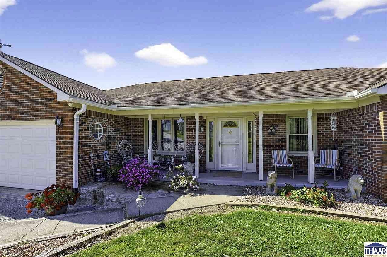 9.5 Acres of Residential Land with Home for Sale in Bowling Green, Indiana