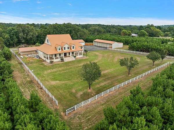 19.5 Acres of Land with Home for Sale in Pollok, Texas