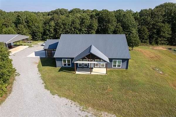 9 Acres of Residential Land with Home for Sale in Durant, Oklahoma