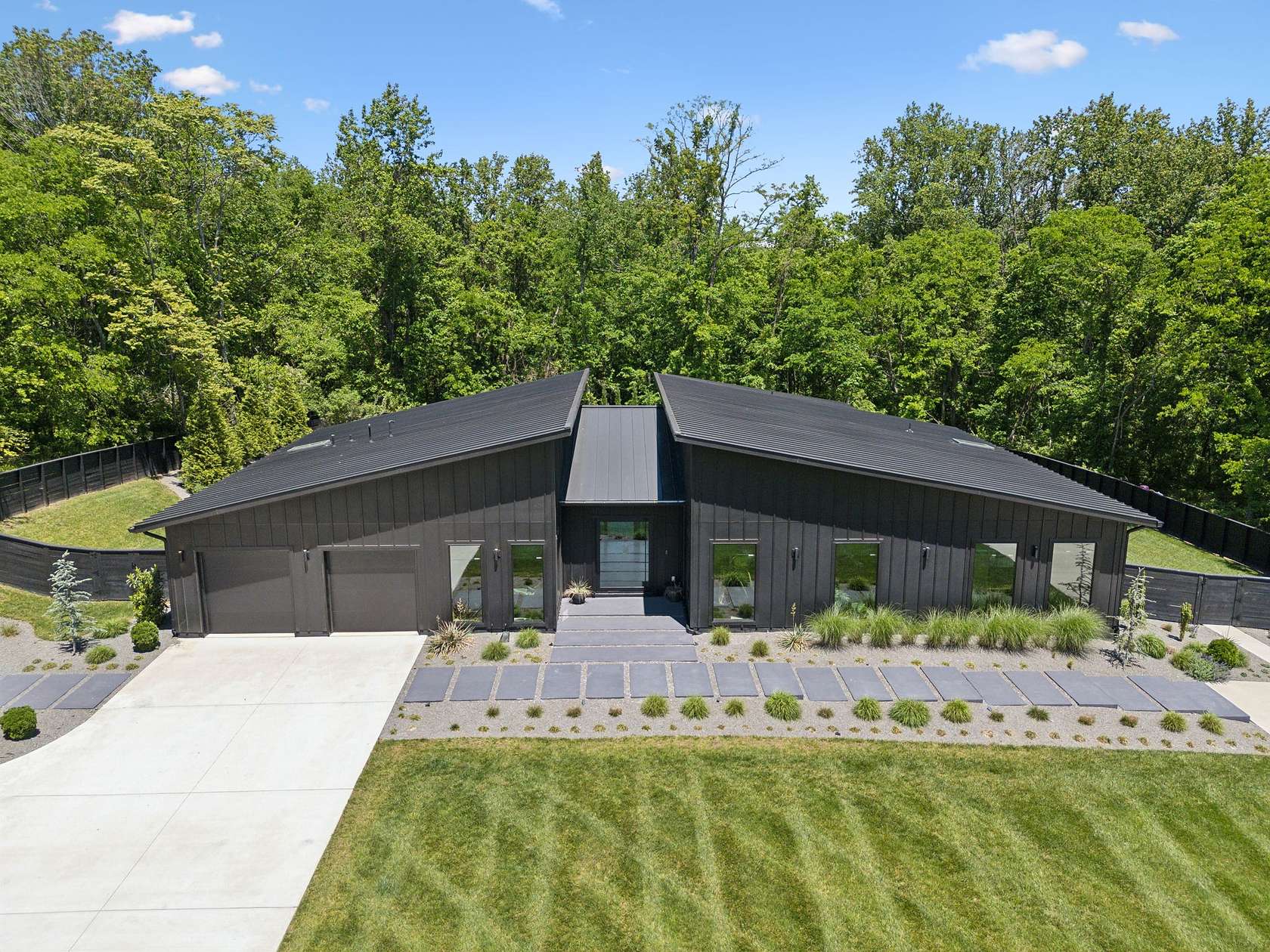 7.74 Acres of Residential Land with Home for Sale in Franklin, Tennessee