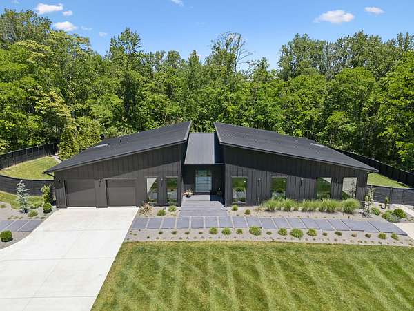 7.74 Acres of Residential Land with Home for Sale in Franklin, Tennessee