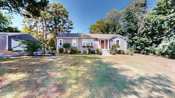 2 Acres of Residential Land with Home for Sale in Newbern, Tennessee