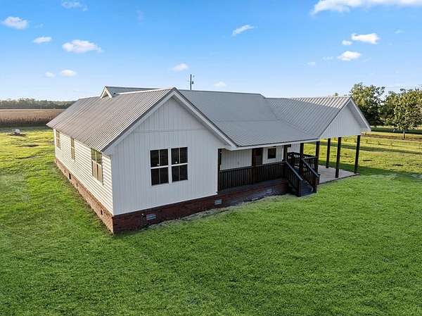 1.5 Acres of Residential Land with Home for Sale in Blackshear, Georgia