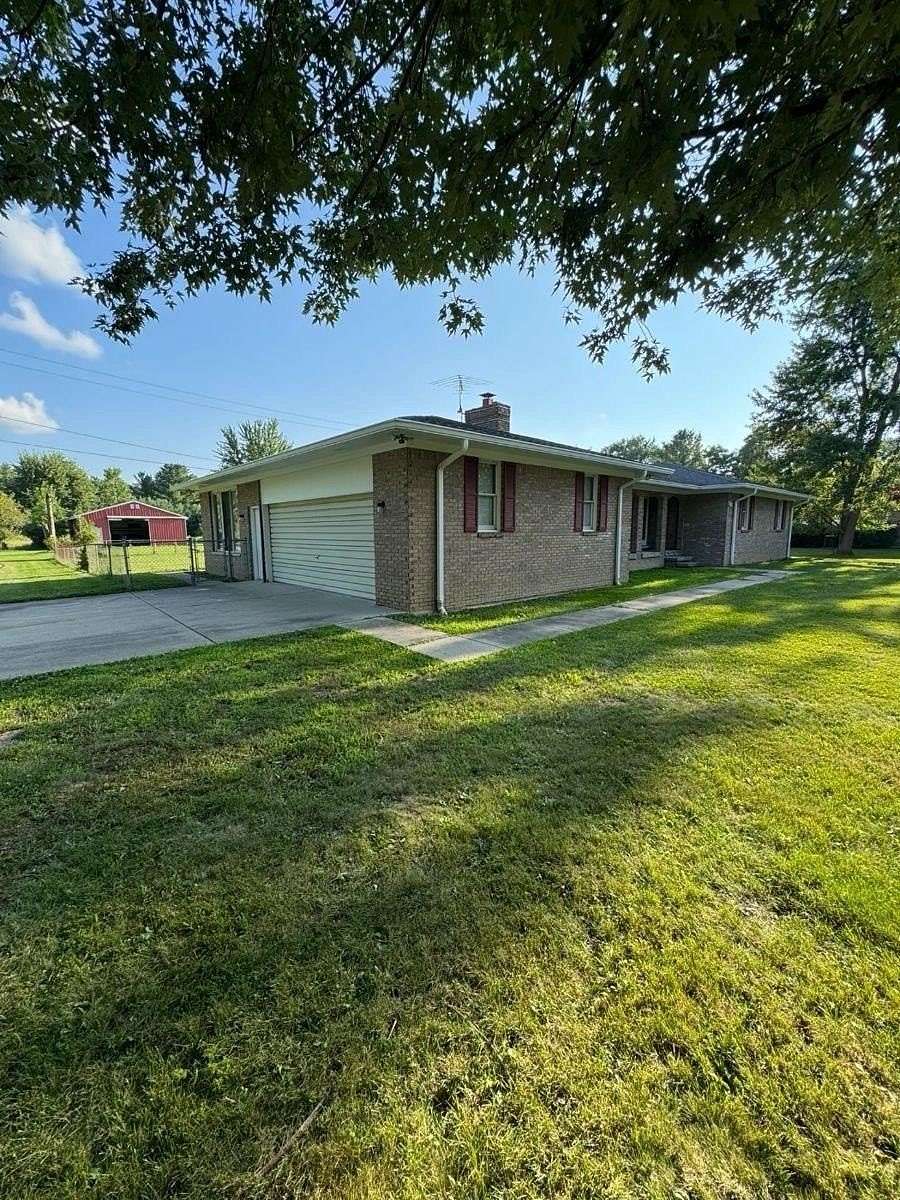 4 Acres of Land with Home for Sale in Troy, Michigan