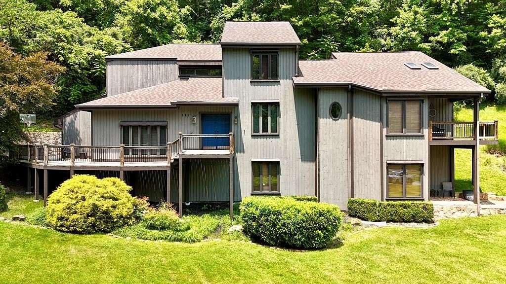 2.14 Acres of Residential Land with Home for Sale in Pikeville, Kentucky