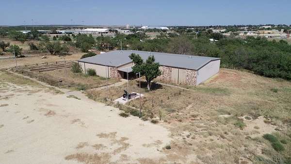 2 Acres of Improved Commercial Land for Sale in Sweetwater, Texas