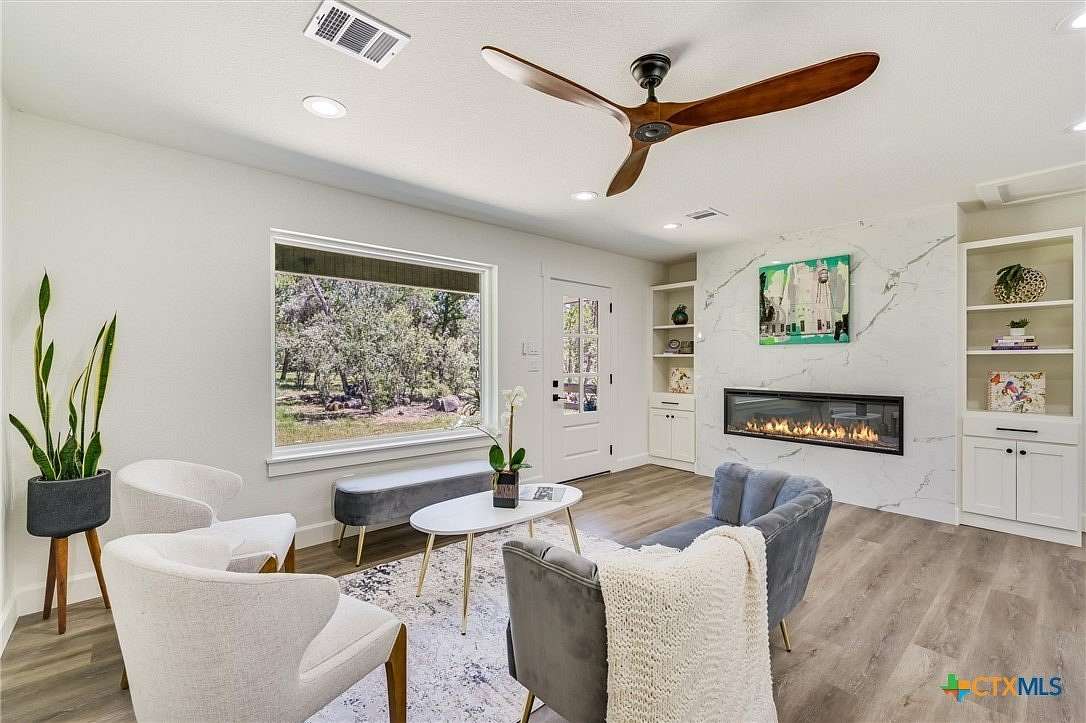 2.5 Acres of Residential Land with Home for Sale in Wimberley, Texas