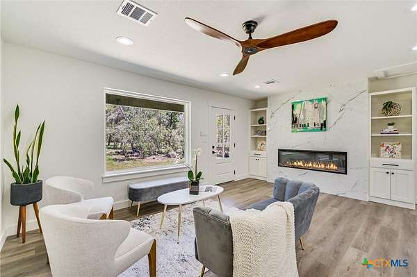 2.5 Acres of Residential Land with Home for Sale in Wimberley, Texas