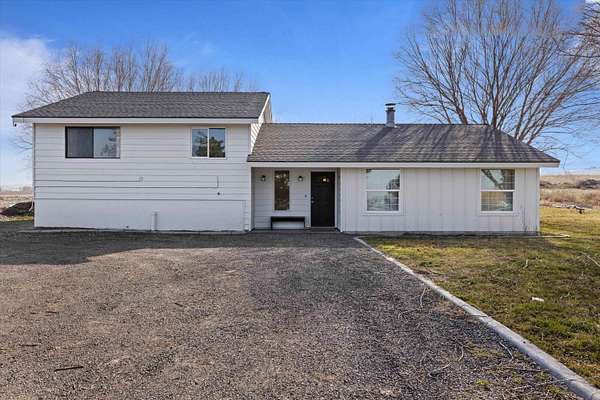 5.3 Acres of Residential Land with Home for Sale in Kennewick, Washington