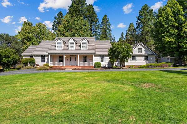 5.28 Acres of Residential Land with Home for Sale in Grants Pass, Oregon