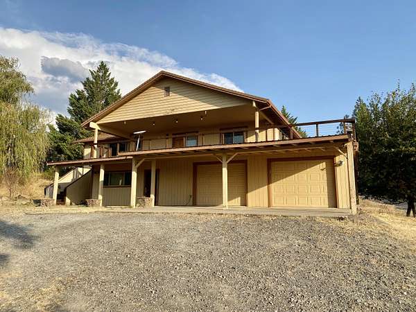 27 Acres of Land with Home for Sale in Round Mountain, California