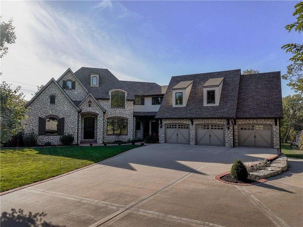 1.76 Acres of Residential Land with Home for Sale in Smithville, Missouri