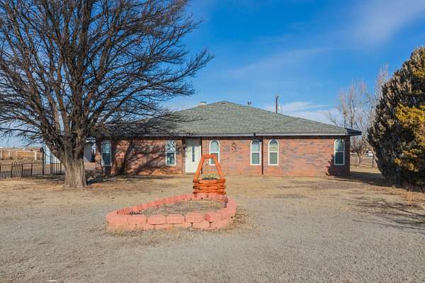 5.63 Acres of Residential Land with Home for Sale in Amarillo, Texas