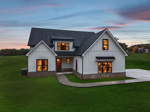 1.5 Acres of Residential Land with Home for Sale in Clarksville, Tennessee