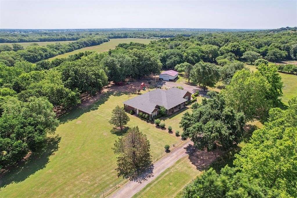 9 Acres of Residential Land with Home for Sale in Purcell, Oklahoma