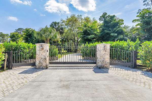 5 Acres of Land with Home for Lease in Palm Beach Gardens, Florida