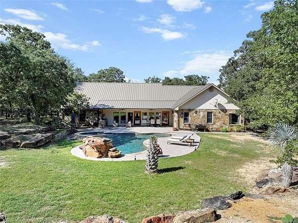 10.5 Acres of Land with Home for Sale in Ardmore, Oklahoma