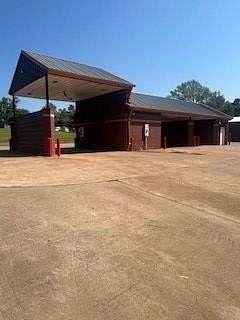 1.54 Acres of Improved Commercial Land for Sale in Cushing, Texas