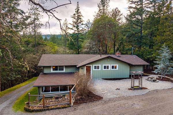 11.7 Acres of Land with Home for Sale in Jacksonville, Oregon