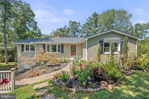 3 Acres of Land with Home for Sale in Leesburg, Virginia