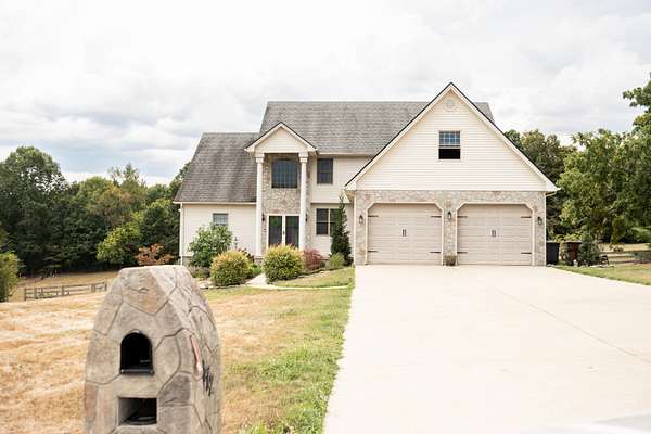 1.54 Acres of Residential Land with Home for Sale in Lancaster, Kentucky