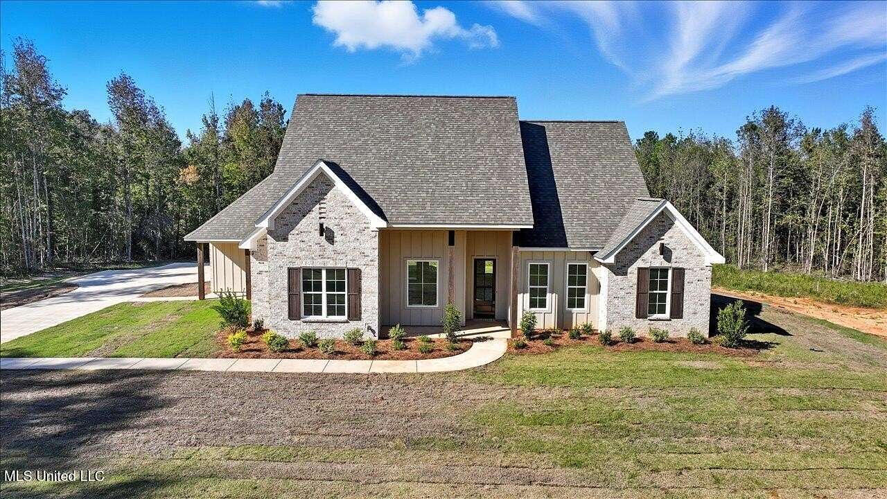 3.16 Acres of Residential Land with Home for Sale in Mendenhall, Mississippi