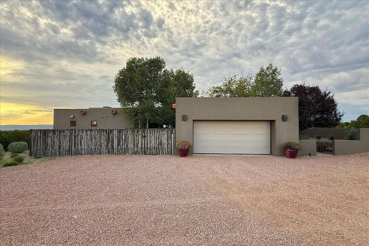 3.16 Acres of Residential Land with Home for Sale in Santa Fe, New Mexico