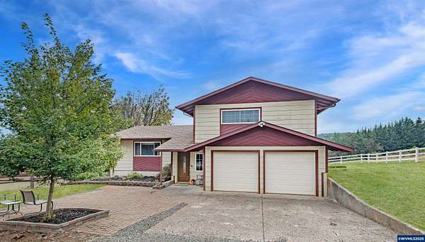 10 Acres of Residential Land with Home for Sale in Sweet Home, Oregon