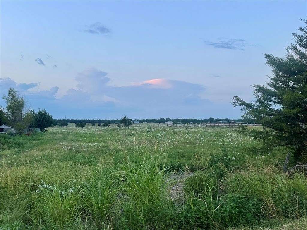8 Acres of Land for Sale in Greenville, Texas