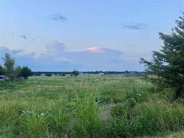 8 Acres of Land for Sale in Greenville, Texas