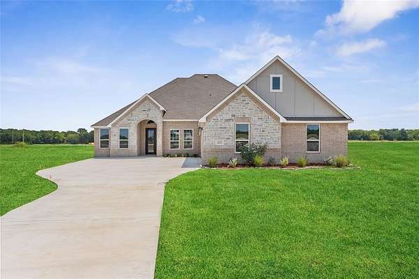 2.28 Acres of Residential Land with Home for Sale in Corsicana, Texas