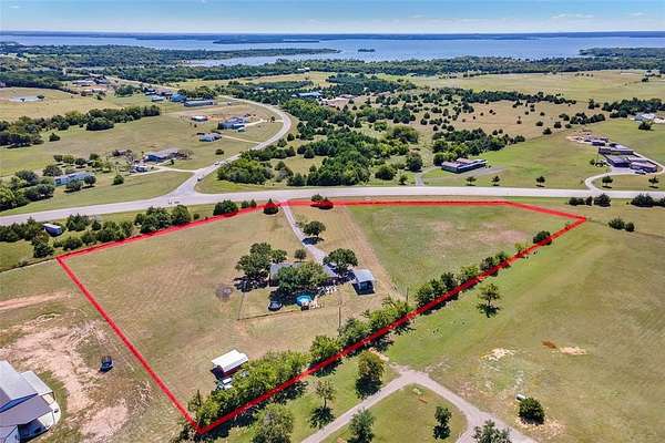 5 Acres of Residential Land with Home for Sale in Valley View, Texas