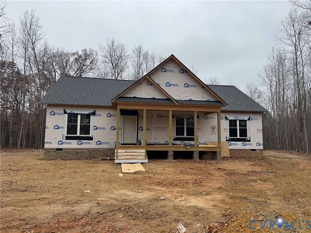 5 Acres of Residential Land with Home for Sale in Louisa, Virginia