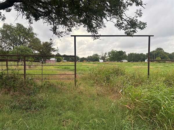 2.4 Acres of Residential Land for Sale in St. Jo, Texas