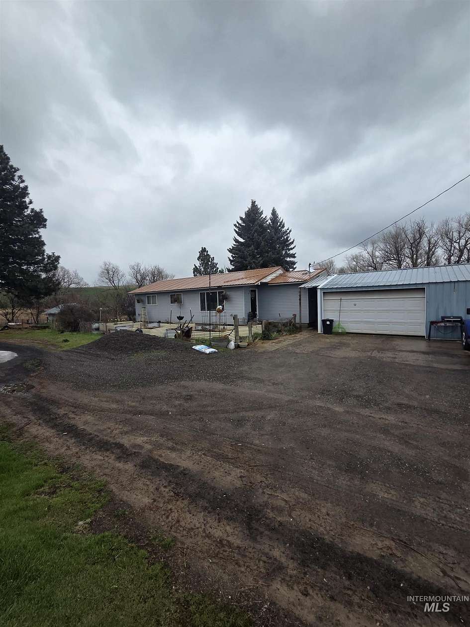 5 Acres of Land with Home for Sale in Pomeroy, Washington