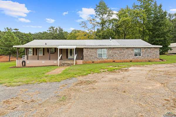 9.25 Acres of Residential Land with Home for Sale in Big Sandy, Texas