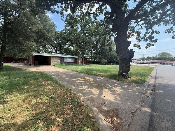 0.48 Acres of Mixed-Use Land for Sale in Arlington, Texas