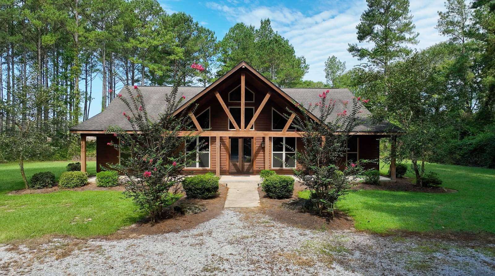 323 Acres of Recreational Land with Home for Sale in Ellisville, Mississippi