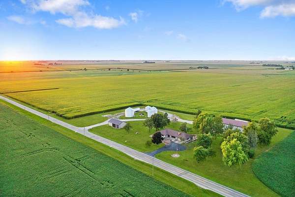 5 Acres of Residential Land with Home for Sale in Dana, Illinois