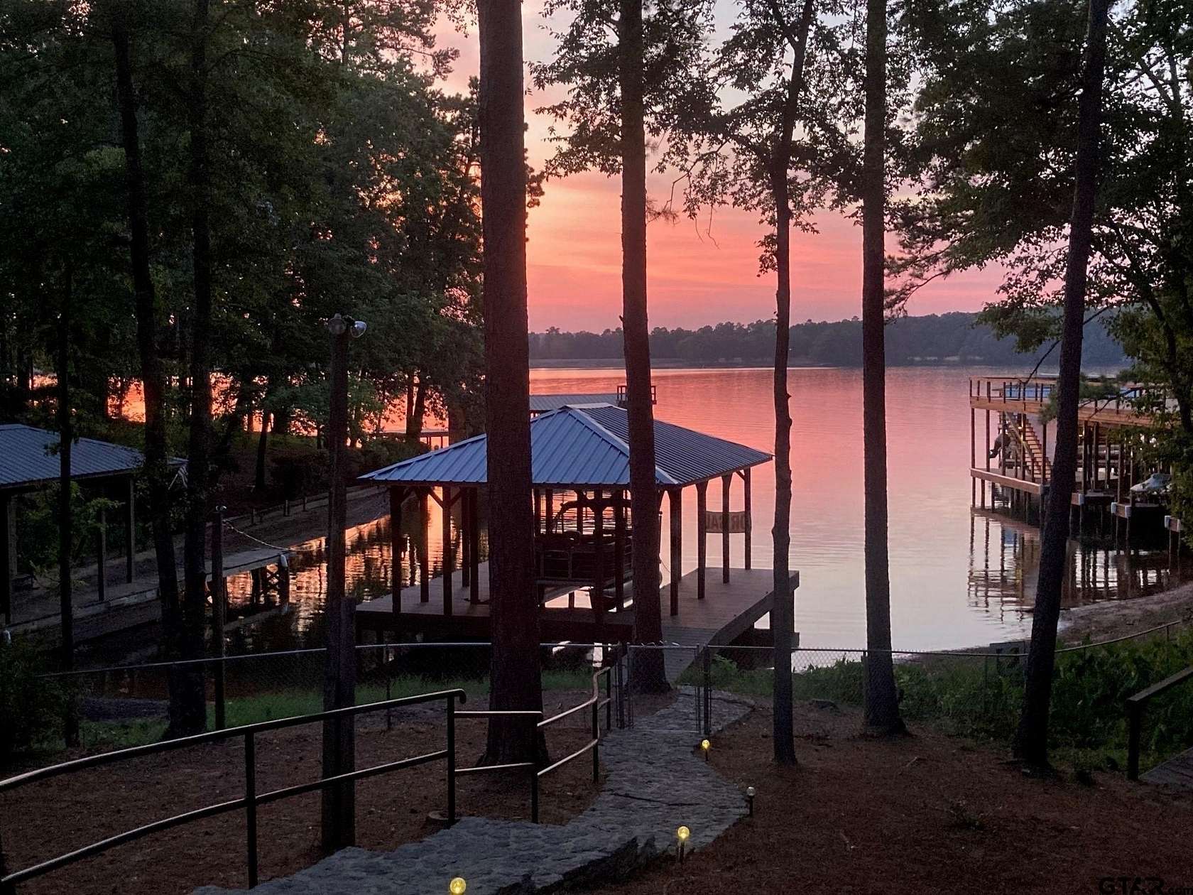 1.53 Acres of Residential Land with Home for Sale in Jacksonville, Texas