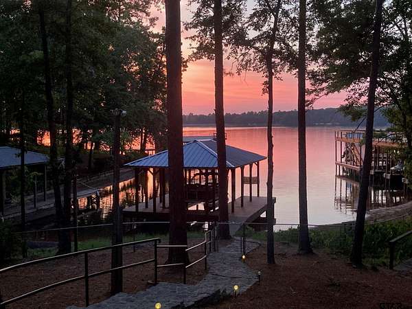 1.53 Acres of Land with Home for Sale in Jacksonville, Texas