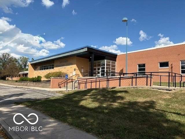 7 Acres of Commercial Land for Sale in Hartford City, Indiana