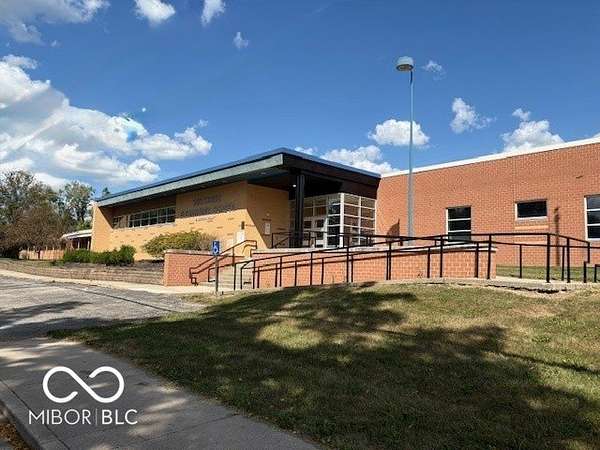 7 Acres of Commercial Land for Sale in Hartford City, Indiana