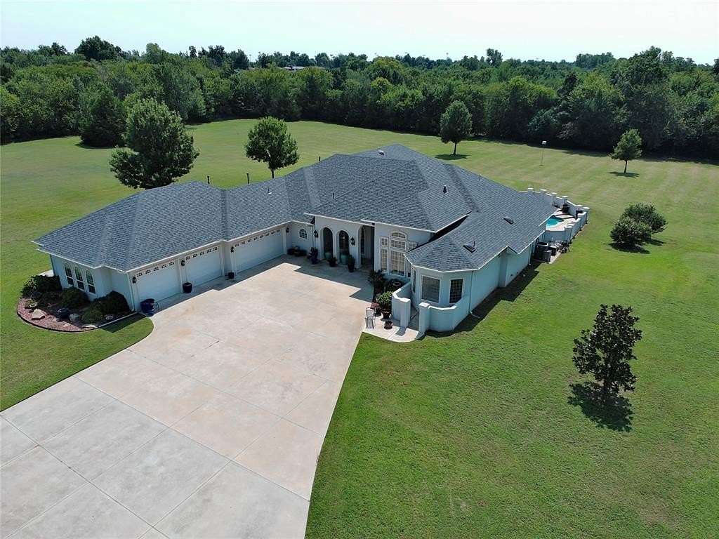 15 Acres of Land with Home for Sale in Chickasha, Oklahoma