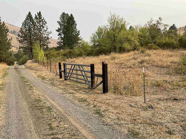 5.49 Acres of Residential Land for Sale in Juliaetta, Idaho