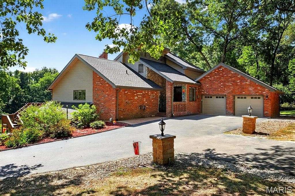 6.24 Acres of Residential Land with Home for Sale in Fairview Heights, Illinois