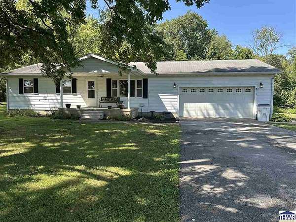 1.5 Acres of Residential Land with Home for Sale in Farmersburg, Indiana